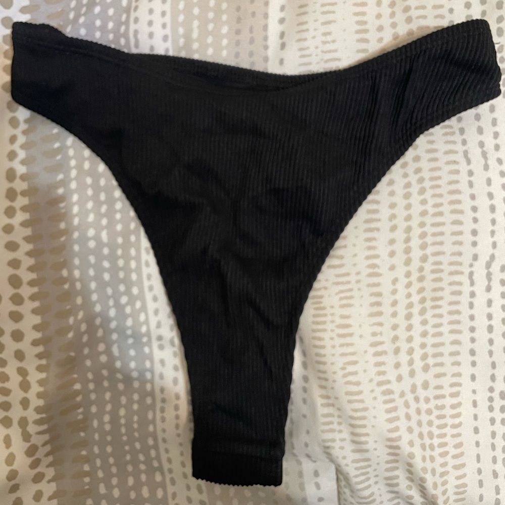 437 Aria bottom (in black)